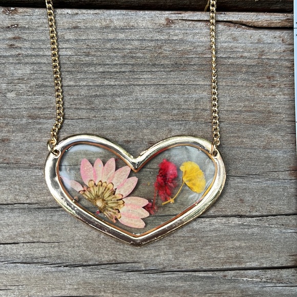 Handmade Real Pressed Dried Flower Botanical Resin Heart Necklace - Picture 16 of 16